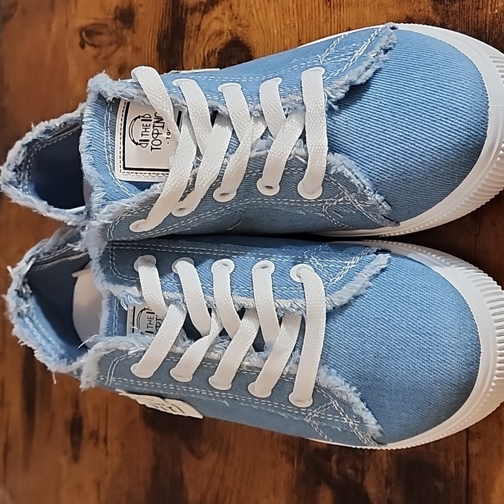Womens Stylish Light Blue 110 Denim The Toping 1988 Sneakers With a Frayed Edge